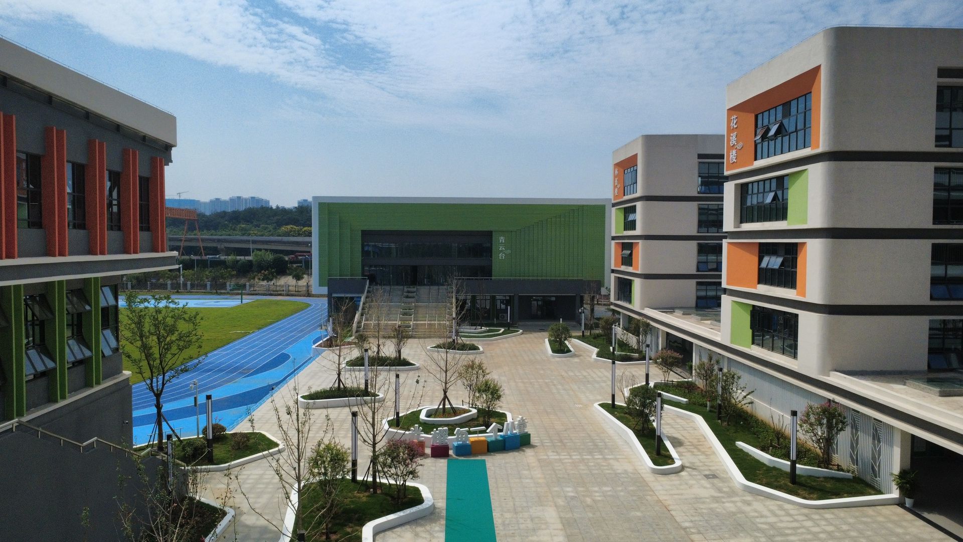 武汉市光谷云溪小学 校园内庭 实景图